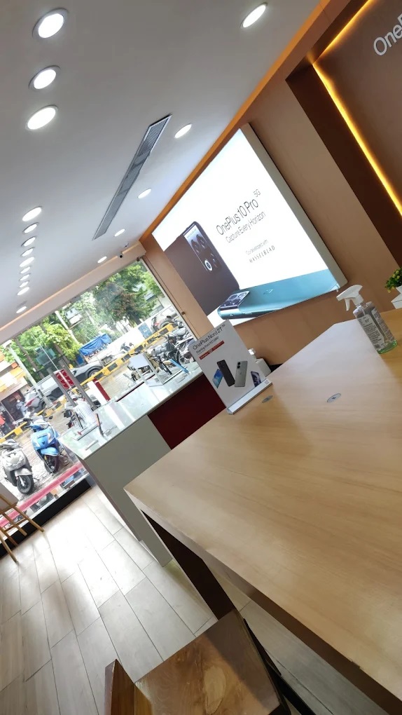 One Plus Experience Store - Mobile Shop in Nainital
