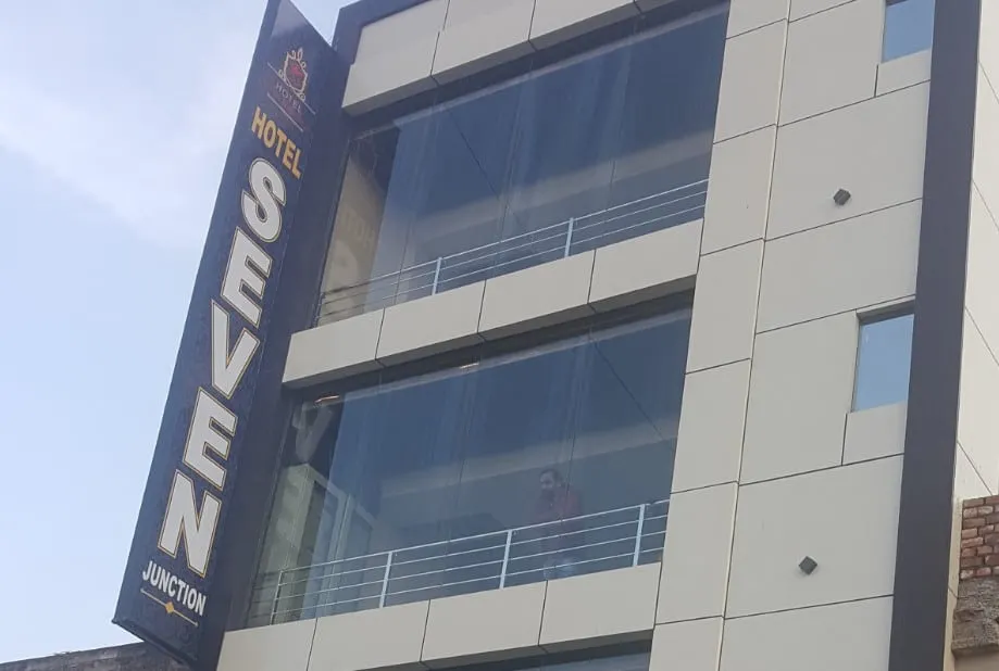 Hotel Seven Junction