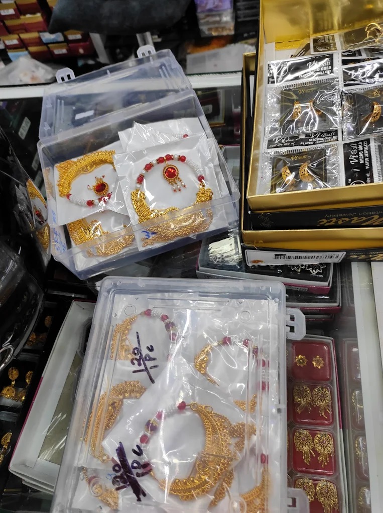 Bhatt Collection - Cosmetic Shop in Haridwar
