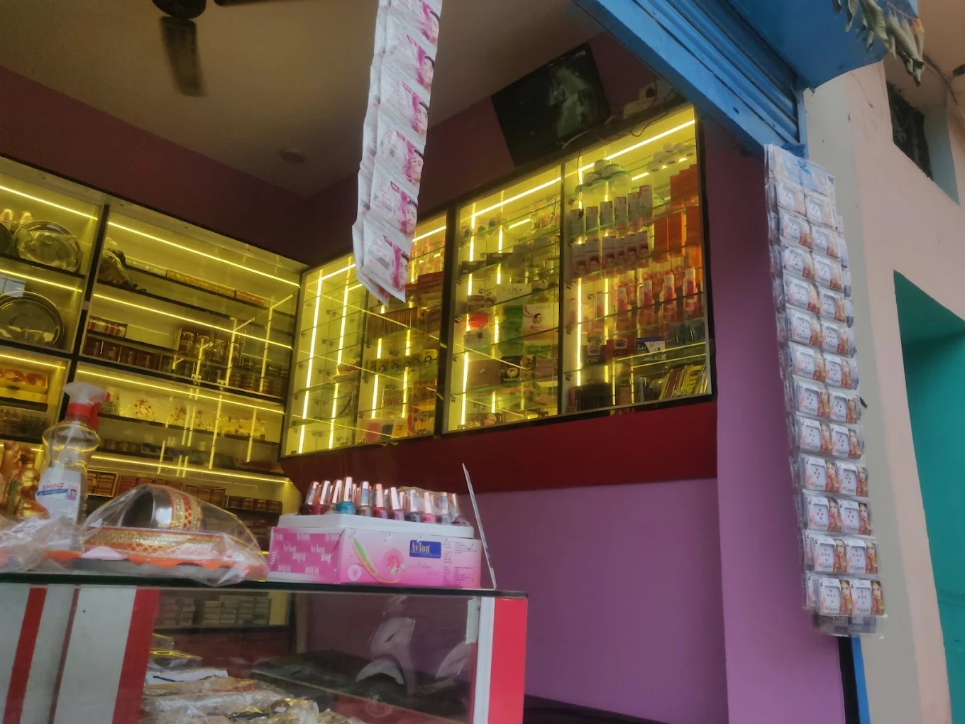 Rudrakshi Cosmetics - Cosmetics Shop in Dehradun