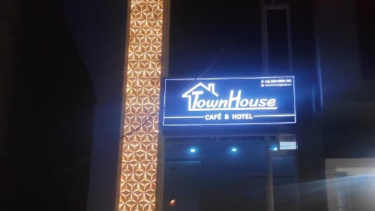 Town house cafe and hotel-Hotels in Kurukshetra logo