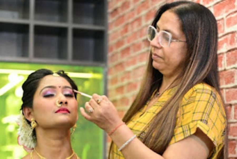 New Pearl Beauty Parlour -Best Beauty Parlour in Bhopal logo